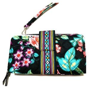 Vera Bradley Iconic RFID Wristlet